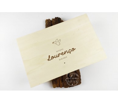 Caixa Batismo - cor natural ou branco - personalizada com nome, data e desenho de pomba