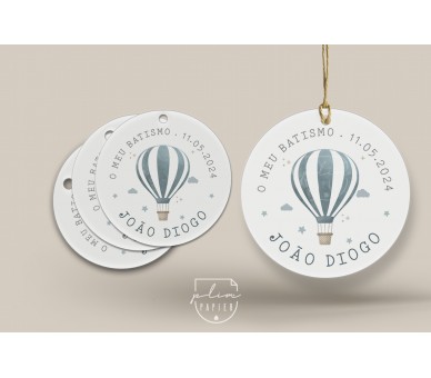 Etiqueta para lembranças de batismo, comunhão, aniversário com o tema de balão de ar quente
