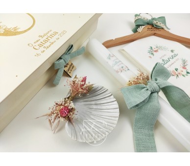 CJ23 CONJUNTO DE BATISMO COMPLETO, em linho - caixa, vela floral, toalha estampada, concha floral