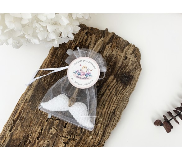 Asas em gesso perfumado em saco de organza + etiqueta de papel