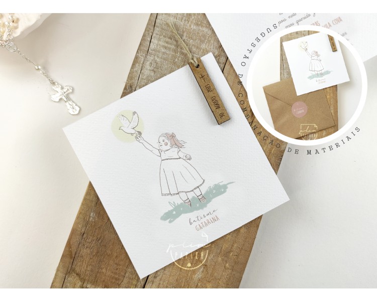 Convite com ilustração menina - etiqueta de madeira + envelope com etiqueta- batismo, comunhão