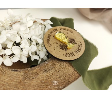Iman de Madeira + aplicação de cálice em acrilico dourado Eucaristia - Cálice