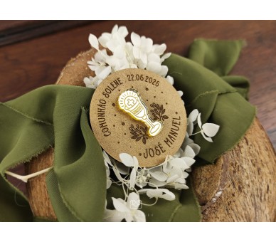 Iman de Madeira + aplicação de cálice em acrilico dourado Eucaristia - Cálice