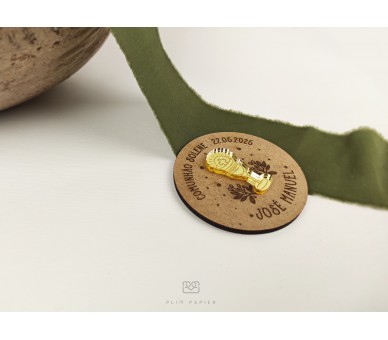 Iman de Madeira + aplicação de cálice em acrilico dourado Eucaristia - Cálice