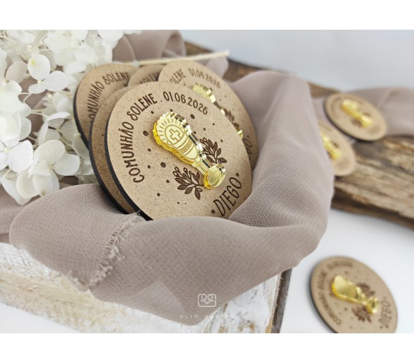 Iman de Madeira + aplicação de cálice em acrilico dourado Eucaristia - Cálice