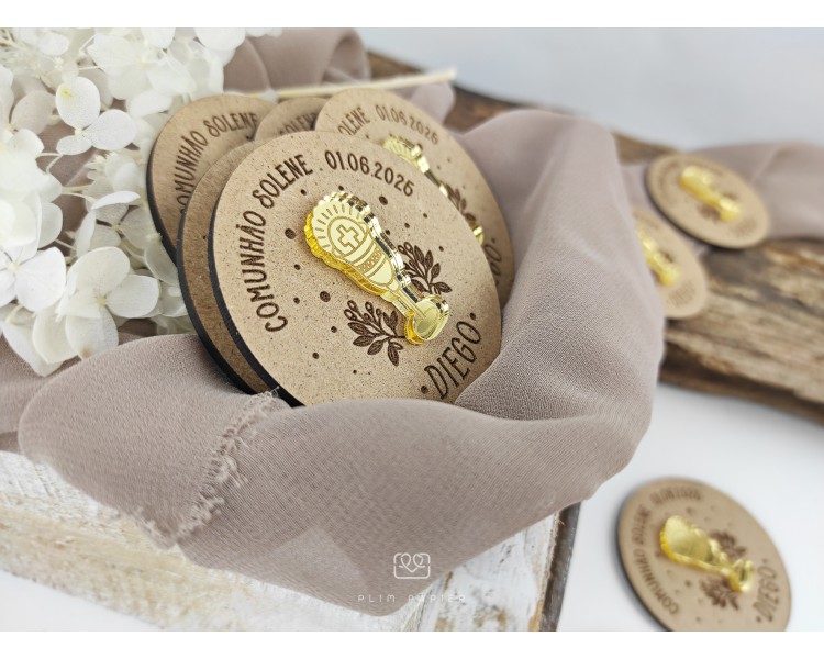 Iman de Madeira + aplicação de cálice em acrilico dourado Eucaristia - Cálice