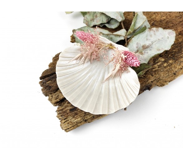 Concha de batismo em vieira, resina ou cerâmica decorada com flores secas - tons rosa
