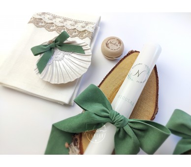 Vela batismo fita de veludo, decoração com flores preservadas e estampa
