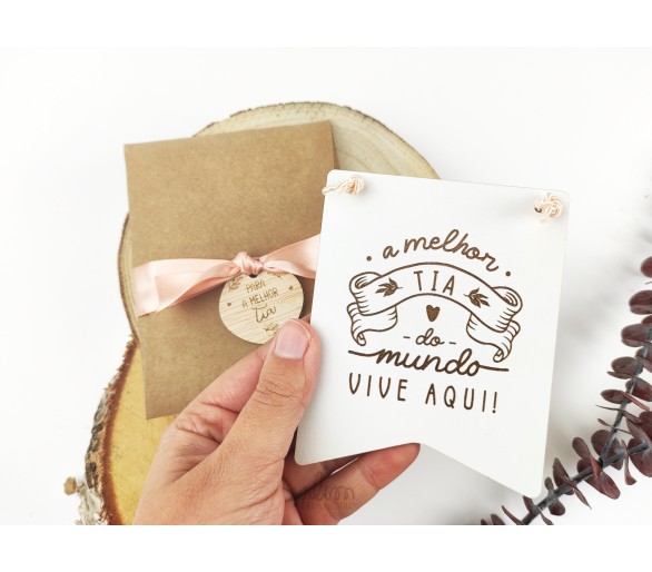 mini placa A MELHOR TIA+ embalagem com etiqueta de madeira
