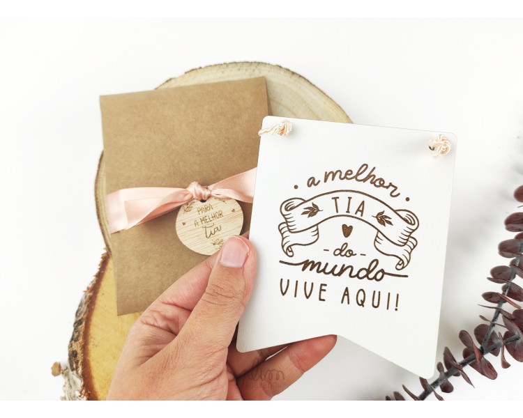 mini placa A MELHOR TIA+ embalagem com etiqueta de madeira